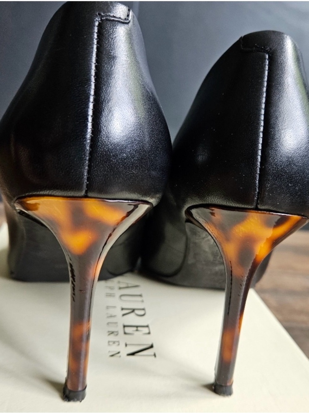 RALPH LAUREN - BLACK LEATHER TORTOISE-SHELLED HEELS - EUC